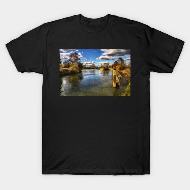 Approaching Day's Lock On The Thames T-Shirt by IanWL